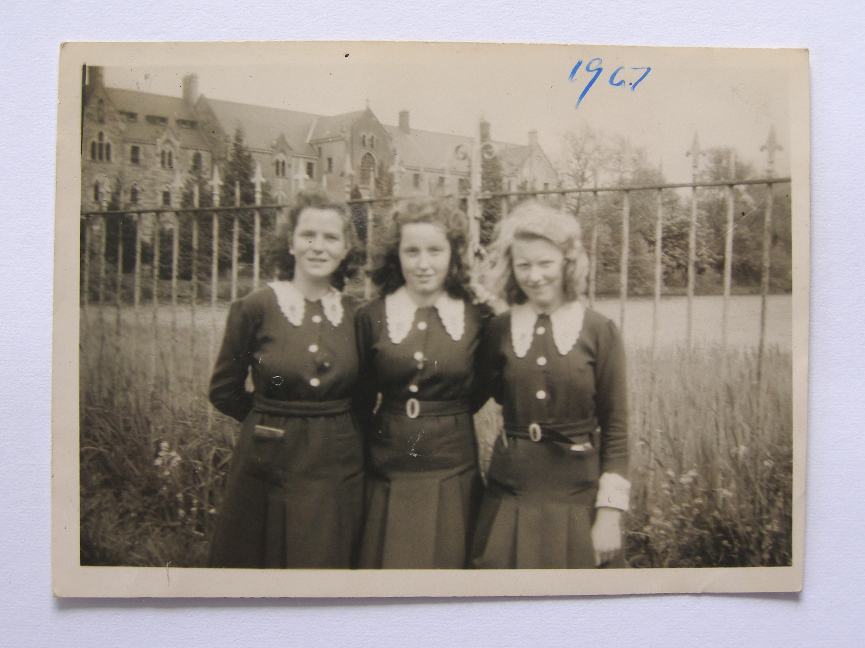mary-heney,-loreto-simpson,-theresa-barnes-1947-p1010067