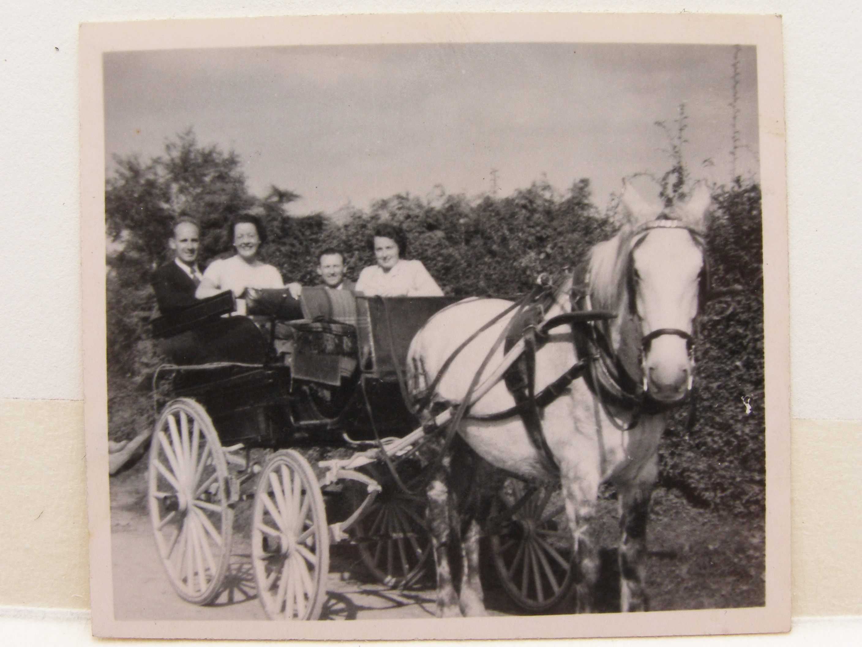 theresa-and-daniel-dunne-on-honeymoon-1952-p9050154