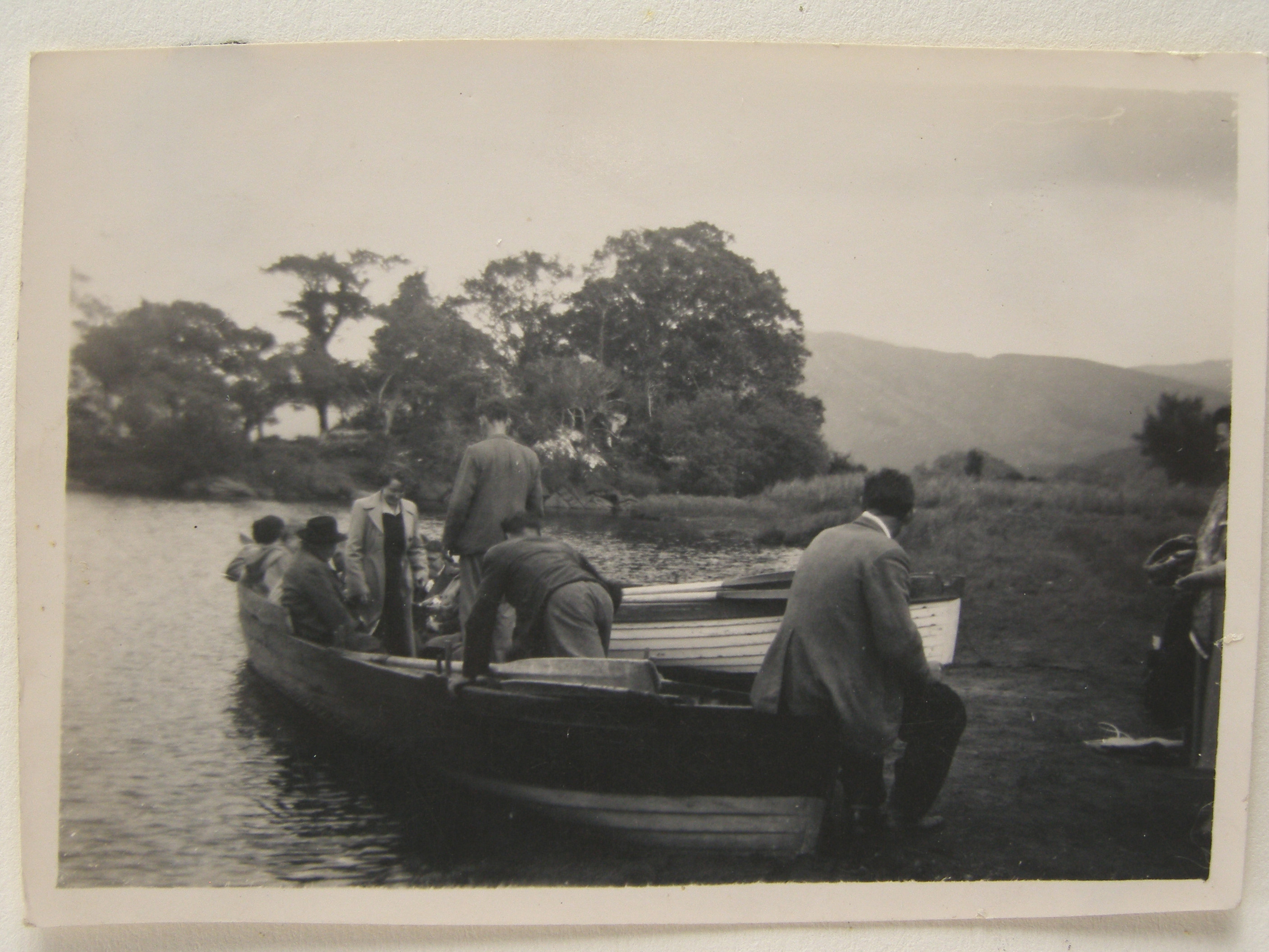 theresa-and-daniel-dunne-on-honeymoon-in-kerry-1952-p10-4