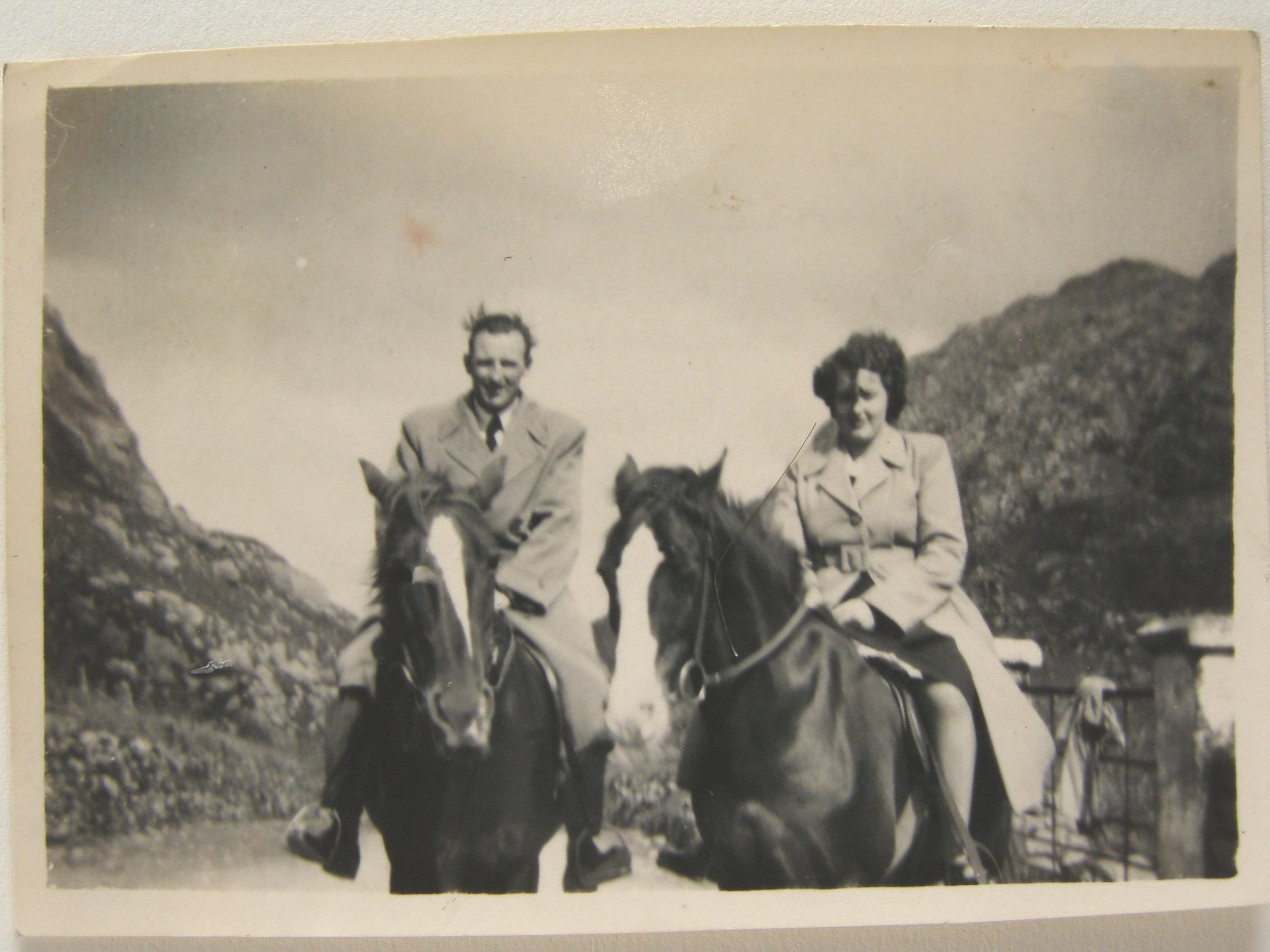 theresa-and-daniel-dunne-on-honeymoon-in-kerry-1952-p10-5