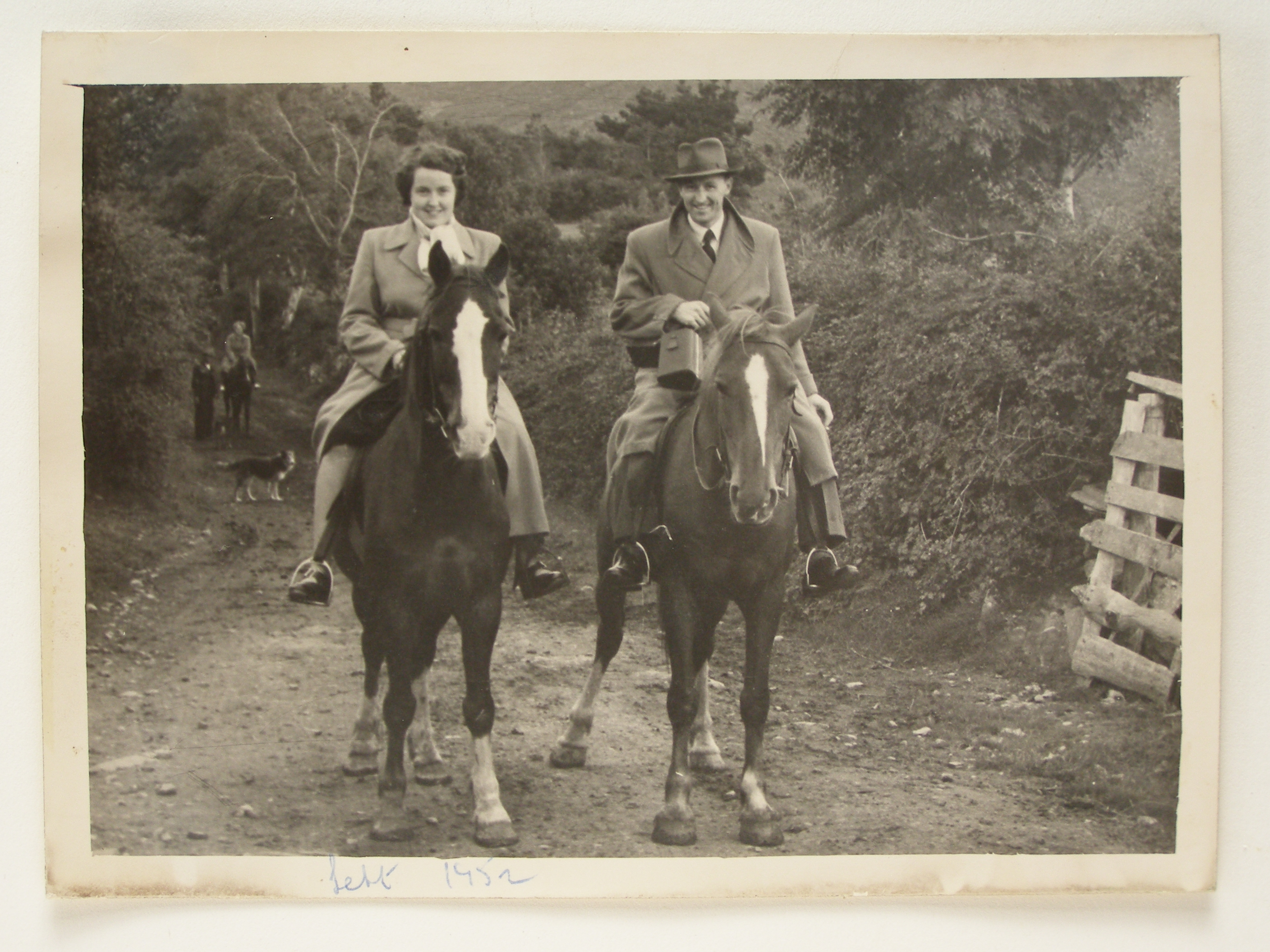 theresa-and-daniel-dunne-on-honeymoon-in-kerry-1952-p101011