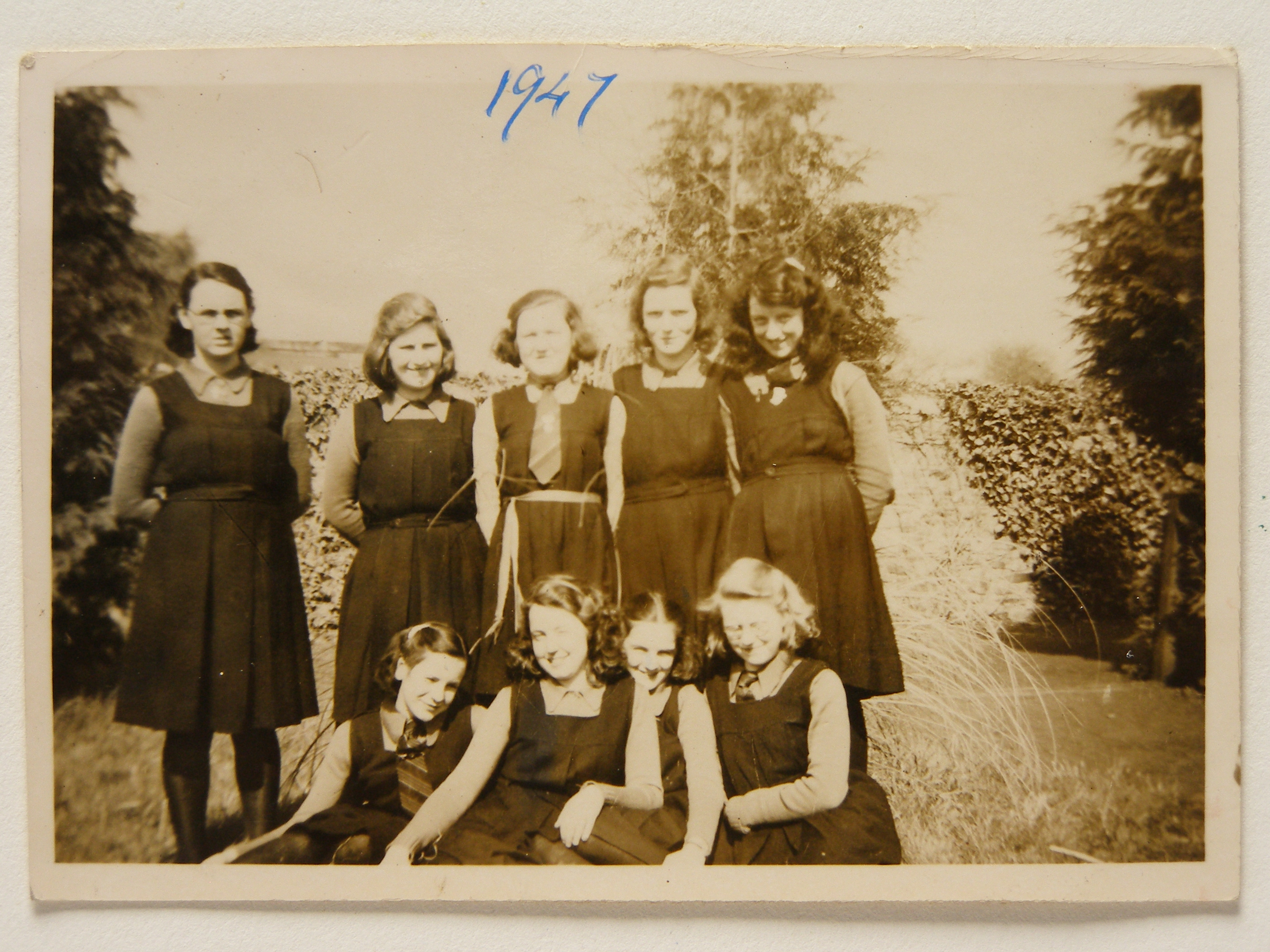 theresa-barnes-and-school-friends-at-st.-louis-1950-p10-4